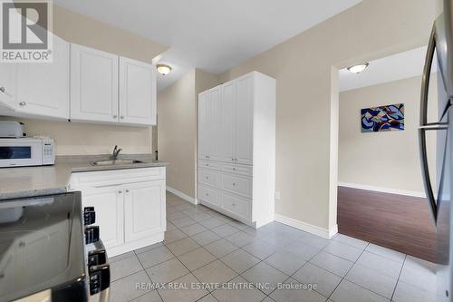 31 Gibson Avenue, Hamilton, ON - Indoor Photo Showing Kitchen