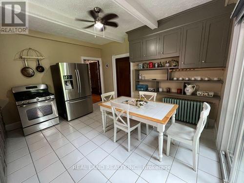 5903 Delaware Street, Niagara Falls, ON - Indoor Photo Showing Kitchen