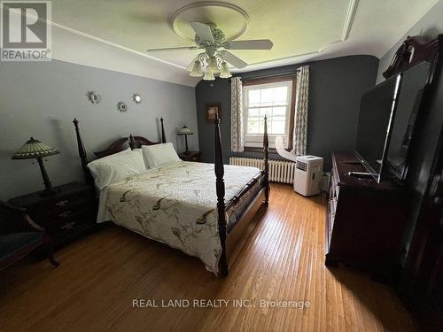 5903 Delaware Street, Niagara Falls, ON - Indoor Photo Showing Bedroom