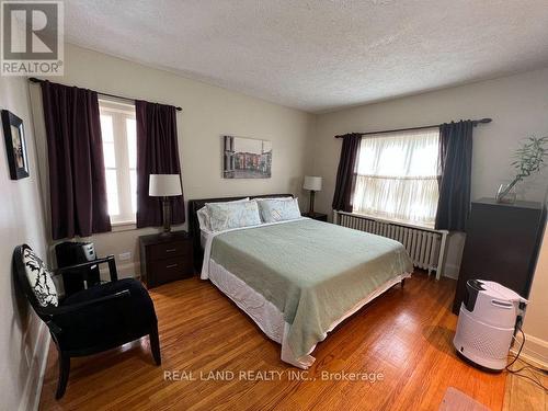 5903 Delaware Street, Niagara Falls, ON - Indoor Photo Showing Bedroom