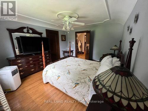 5903 Delaware Street, Niagara Falls, ON - Indoor Photo Showing Bedroom