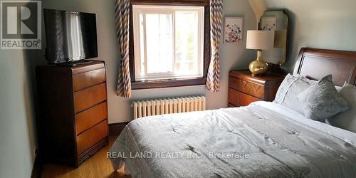 5903 Delaware Street, Niagara Falls, ON - Indoor Photo Showing Bedroom