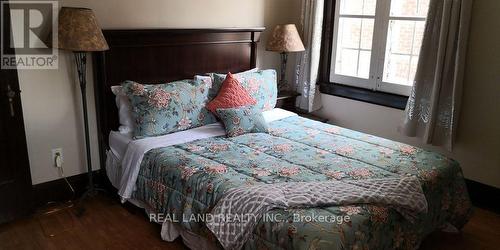 5903 Delaware Street, Niagara Falls, ON - Indoor Photo Showing Bedroom