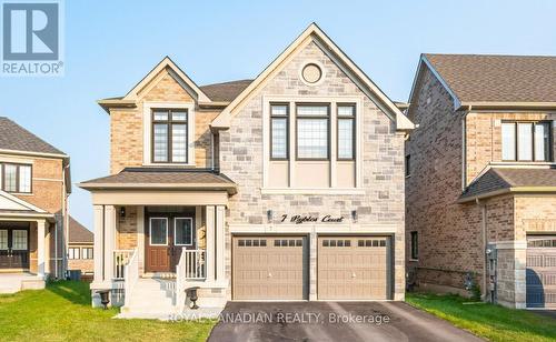 7 Byblos Court, East Gwillimbury, ON - Outdoor With Facade