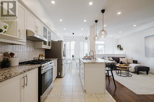 3009 Bur Oak Avenue, Markham, ON - Indoor Photo Showing Kitchen With Upgraded Kitchen