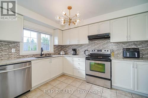 24 Crestbank Court, Vaughan, ON - Indoor Photo Showing Kitchen With Upgraded Kitchen