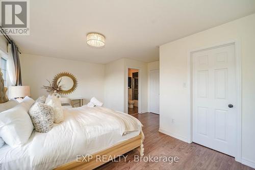 24 Crestbank Court, Vaughan, ON - Indoor Photo Showing Bedroom