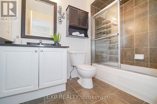 24 Crestbank Court, Vaughan, ON - Indoor Photo Showing Bathroom