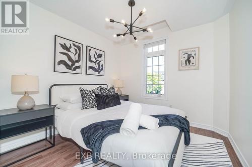 24 Crestbank Court, Vaughan, ON - Indoor Photo Showing Bedroom