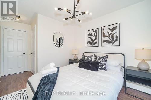 24 Crestbank Court, Vaughan, ON - Indoor Photo Showing Bedroom