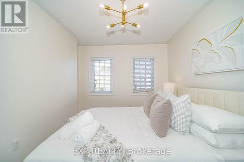 24 Crestbank Court, Vaughan, ON - Indoor Photo Showing Bedroom