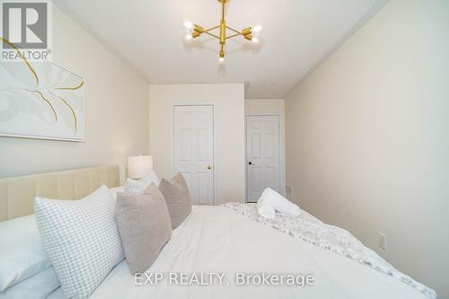 24 Crestbank Court, Vaughan, ON - Indoor Photo Showing Bedroom