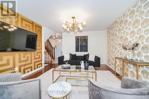 24 Crestbank Court, Vaughan, ON - Indoor Photo Showing Living Room