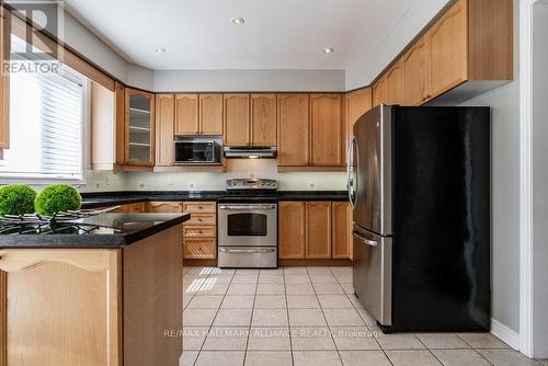 1182 Lindenrock Drive, Oakville, ON - Indoor Photo Showing Kitchen