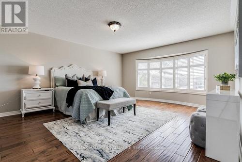 1182 Lindenrock Drive, Oakville, ON - Indoor Photo Showing Bedroom