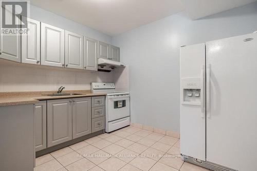 1182 Lindenrock Drive, Oakville, ON - Indoor Photo Showing Kitchen