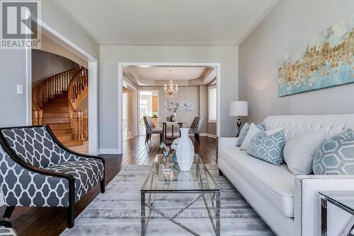 1182 Lindenrock Drive, Oakville, ON - Indoor Photo Showing Living Room