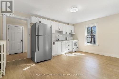 16 Albert Street, Welland, ON - Indoor Photo Showing Kitchen