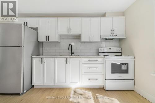 16 Albert Street, Welland, ON - Indoor Photo Showing Kitchen