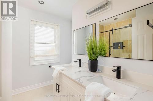 164 Warner Drive, Oakville, ON - Indoor Photo Showing Bathroom