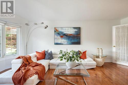 164 Warner Drive, Oakville, ON - Indoor Photo Showing Living Room