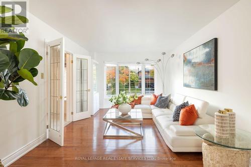 164 Warner Drive, Oakville, ON - Indoor Photo Showing Living Room