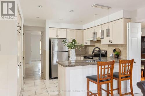 164 Warner Drive, Oakville, ON - Indoor Photo Showing Kitchen