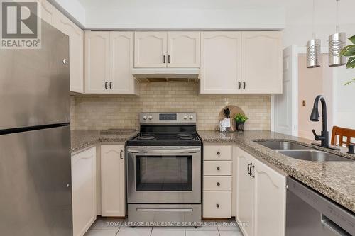 164 Warner Drive, Oakville, ON - Indoor Photo Showing Kitchen With Double Sink