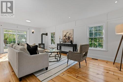 6123 Guelph Line, Burlington, ON - Indoor Photo Showing Living Room