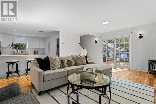 6123 Guelph Line, Burlington, ON - Indoor Photo Showing Living Room