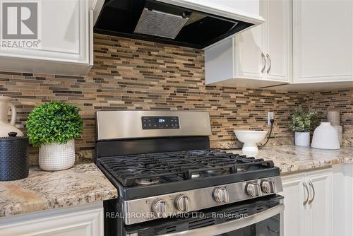 4644 Kearse Street, Burlington, ON - Indoor Photo Showing Kitchen With Upgraded Kitchen