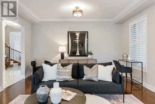 4644 Kearse Street, Burlington, ON - Indoor Photo Showing Living Room