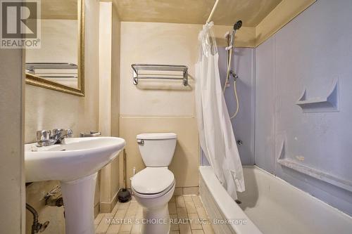 401 - 106 Carden Street, Guelph, ON - Indoor Photo Showing Bathroom