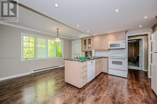 120 Ulster Drive, Oakville, ON - Indoor Photo Showing Kitchen