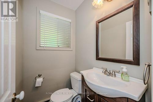 120 Ulster Drive, Oakville, ON - Indoor Photo Showing Bathroom