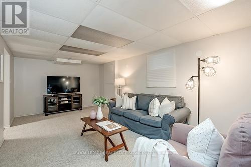 3532 Pitch Pine Crescent, Mississauga, ON - Indoor Photo Showing Living Room