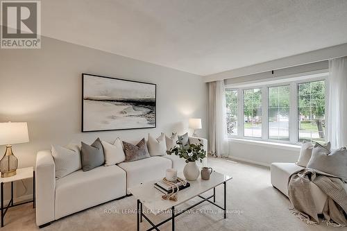 3532 Pitch Pine Crescent, Mississauga, ON - Indoor Photo Showing Living Room