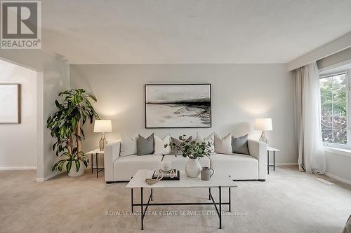 3532 Pitch Pine Crescent, Mississauga, ON - Indoor Photo Showing Living Room