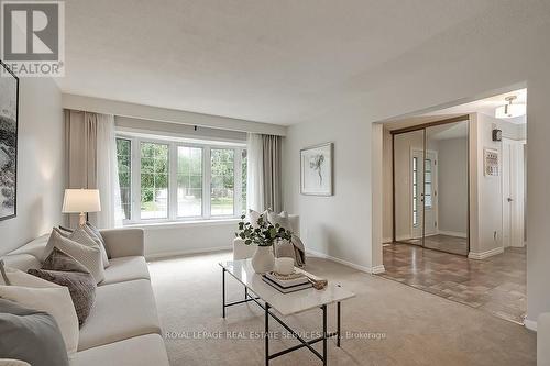 3532 Pitch Pine Crescent, Mississauga, ON - Indoor Photo Showing Living Room