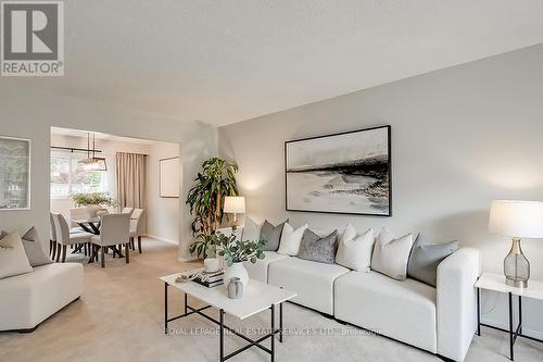 3532 Pitch Pine Crescent, Mississauga, ON - Indoor Photo Showing Living Room