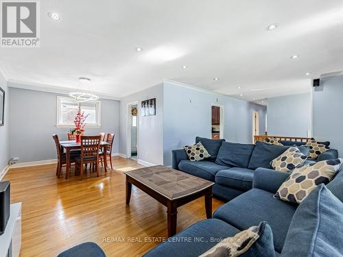 43 Ludgate Drive, Toronto, ON - Indoor Photo Showing Living Room