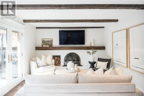 1512 Westbury Avenue, Burlington, ON - Indoor Photo Showing Living Room