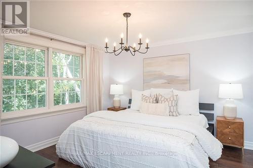 1512 Westbury Avenue, Burlington, ON - Indoor Photo Showing Bedroom