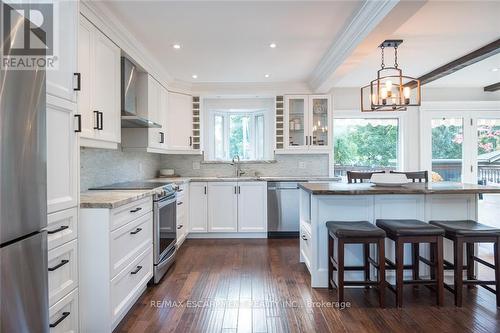 1512 Westbury Avenue, Burlington, ON - Indoor Photo Showing Kitchen With Upgraded Kitchen