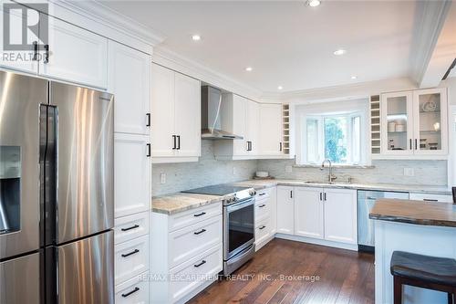 1512 Westbury Avenue, Burlington, ON - Indoor Photo Showing Kitchen With Stainless Steel Kitchen With Upgraded Kitchen