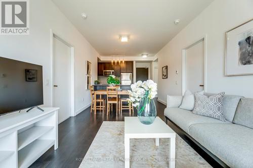 305 - 5005 Harvard Road, Mississauga, ON - Indoor Photo Showing Living Room