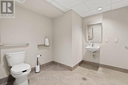 308 - 118 Summersides Boulevard, Pelham, ON - Indoor Photo Showing Bathroom