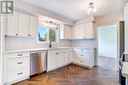 1183 Kaladar Drive, London, ON - Indoor Photo Showing Kitchen