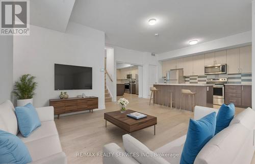 1202 - 5299 Highway 7 N, Vaughan, ON - Indoor Photo Showing Living Room