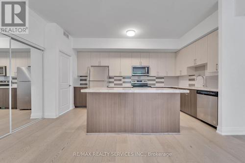 1202 - 5299 Highway 7 N, Vaughan, ON - Indoor Photo Showing Kitchen With Stainless Steel Kitchen